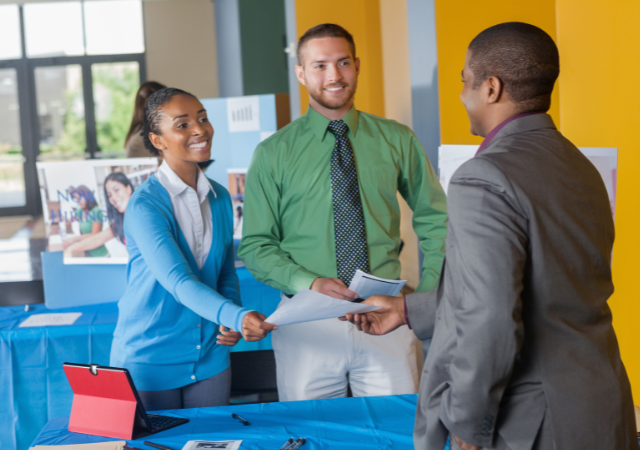 cre-job-fair-tips-for-college-students-selectleaders-image
